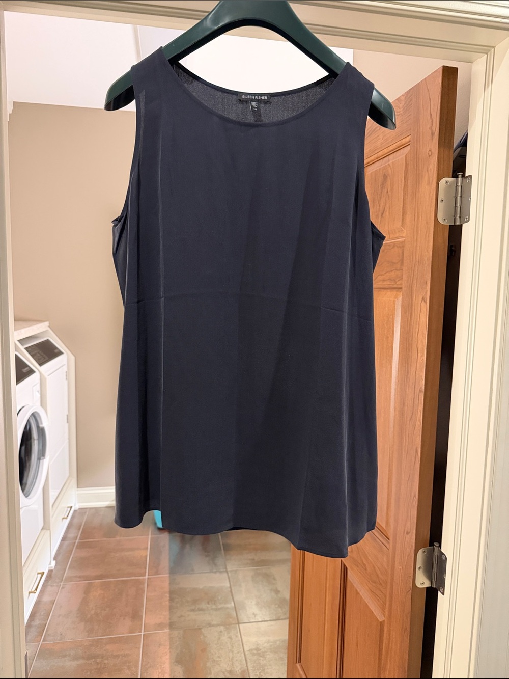 Eileen Fisher Navy Sleeveless Silk Georgette Crepe Bateau Neck  Shell